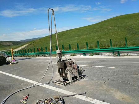 鹰手营子矿公路地基基础注浆加固